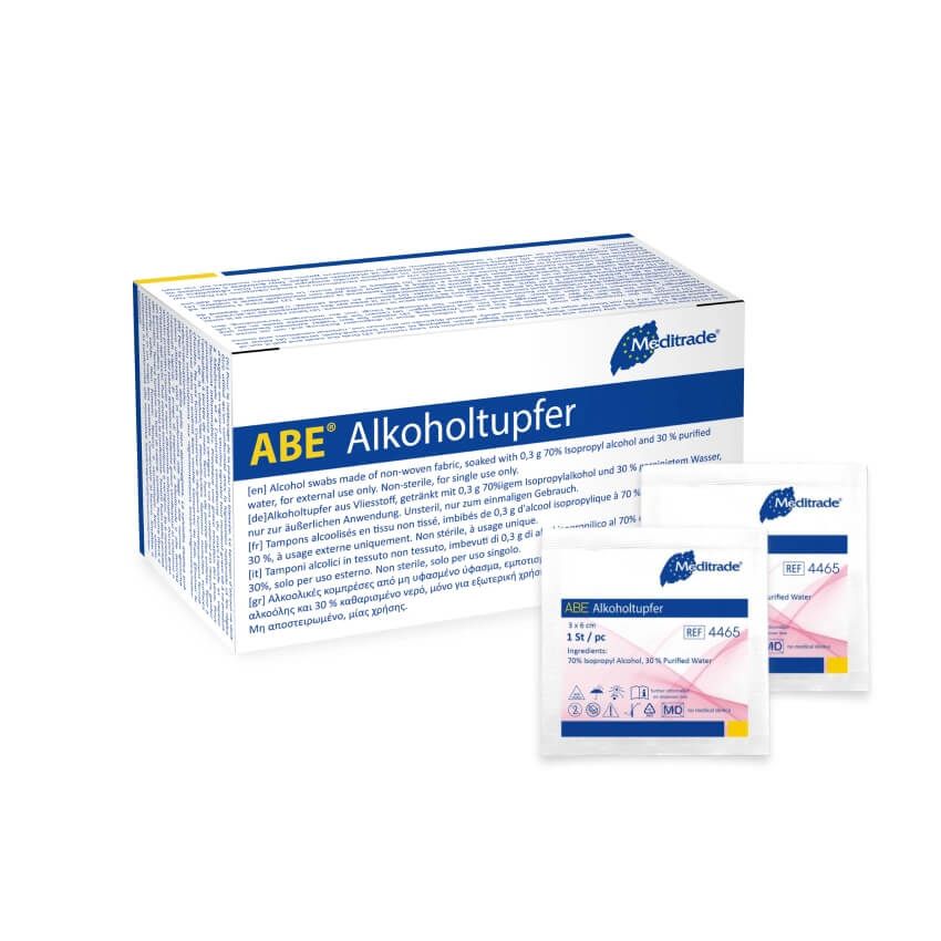Meditrade Alkoholtupfer 3 x 6 cm in Einzelverpackung, mit einer Packung im Hintergrund.
