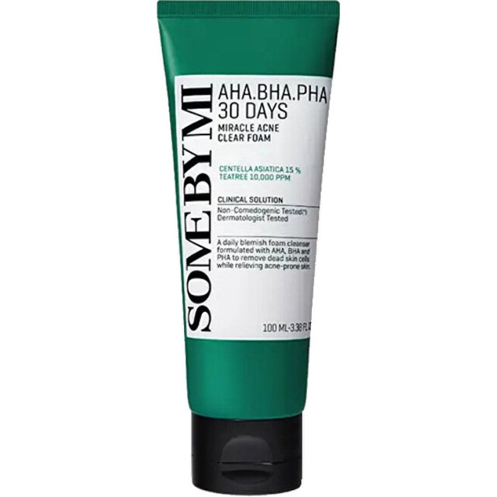 Weiß-grüne Tube mit schwarzem Deckel. Aufschrift: AHA.BHA.PHA 30 DAYS, Miracle Acne Clear Foam. Marke SOMEBYMI.