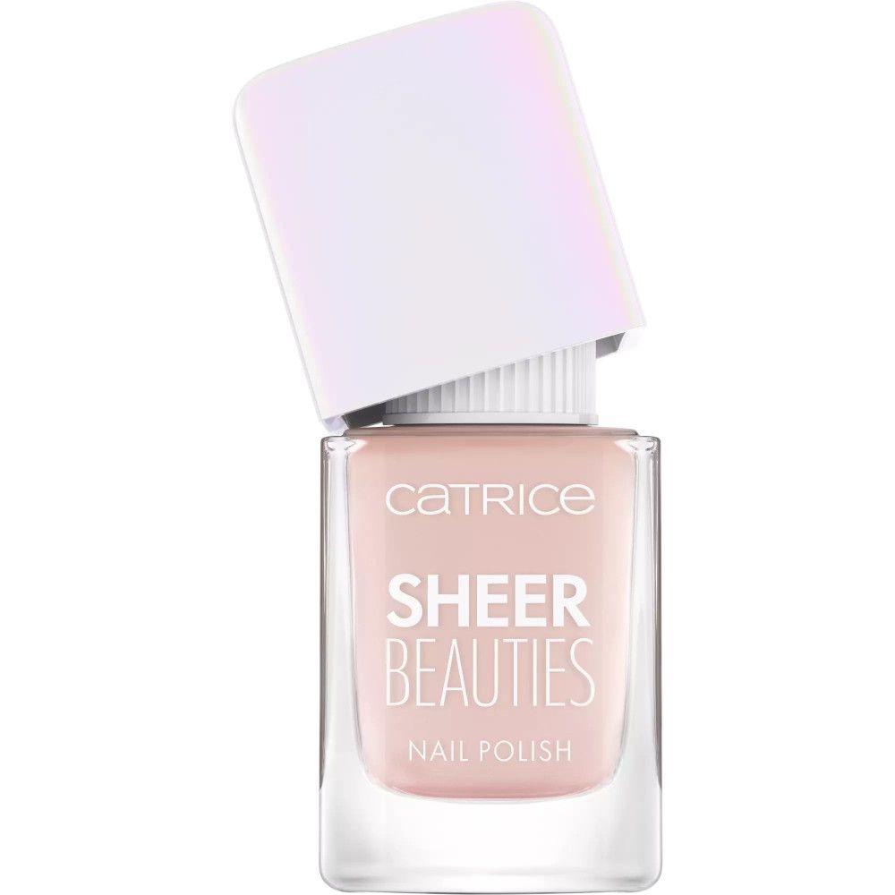 Nagellackflasche mit leicht geöffnetem Deckel. Aufschrift: Catrice Sheer Beauties Nail Polish. Rosa Inhalt.