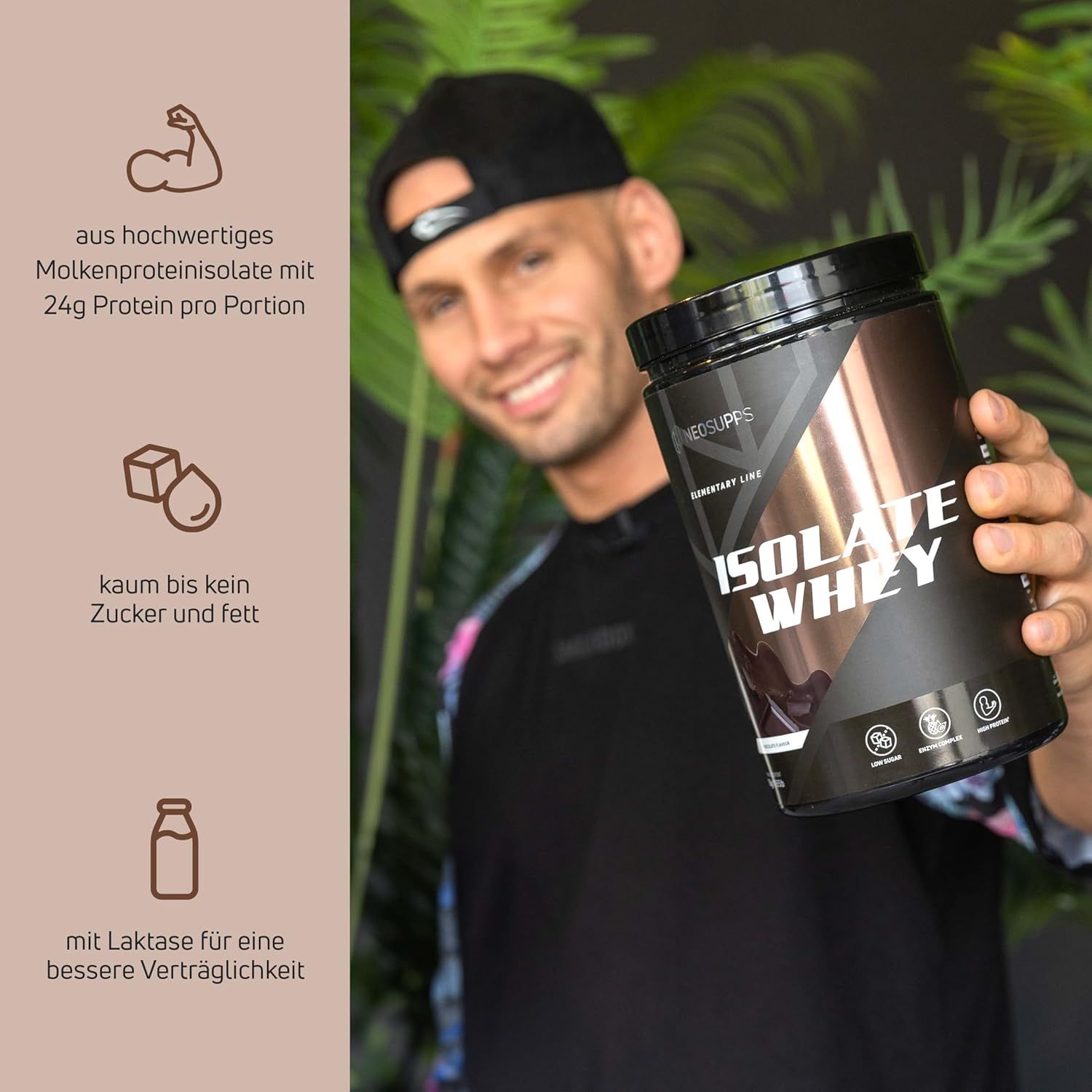 Mann hält Dose Isolate Whey. Aufschrift: Isolate Whey. Enthält 24g Protein pro Portion, wenig Zucker und Fett, mit Laktase.