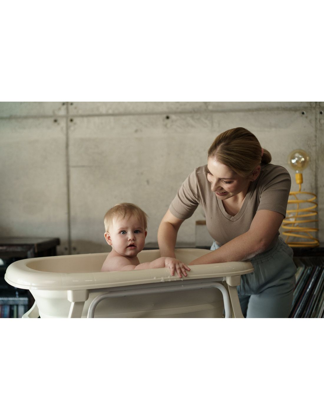 Faltbare Babybadewanne mit Ablaufstopfen
