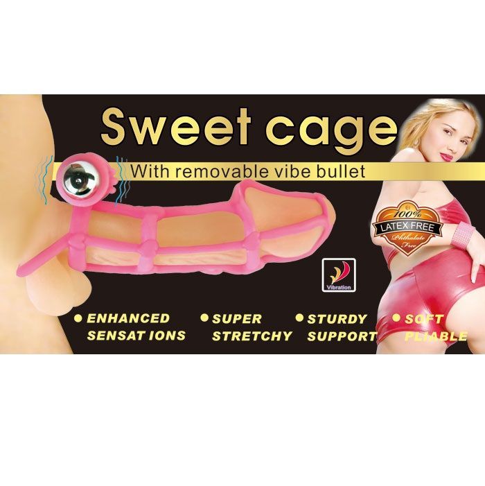 Werbebild für Penishülle mit superelastischen Ringen. Produktbild mit Text: Sweet cage. Mit herausnehmbarem Vibrator. Latex-frei.