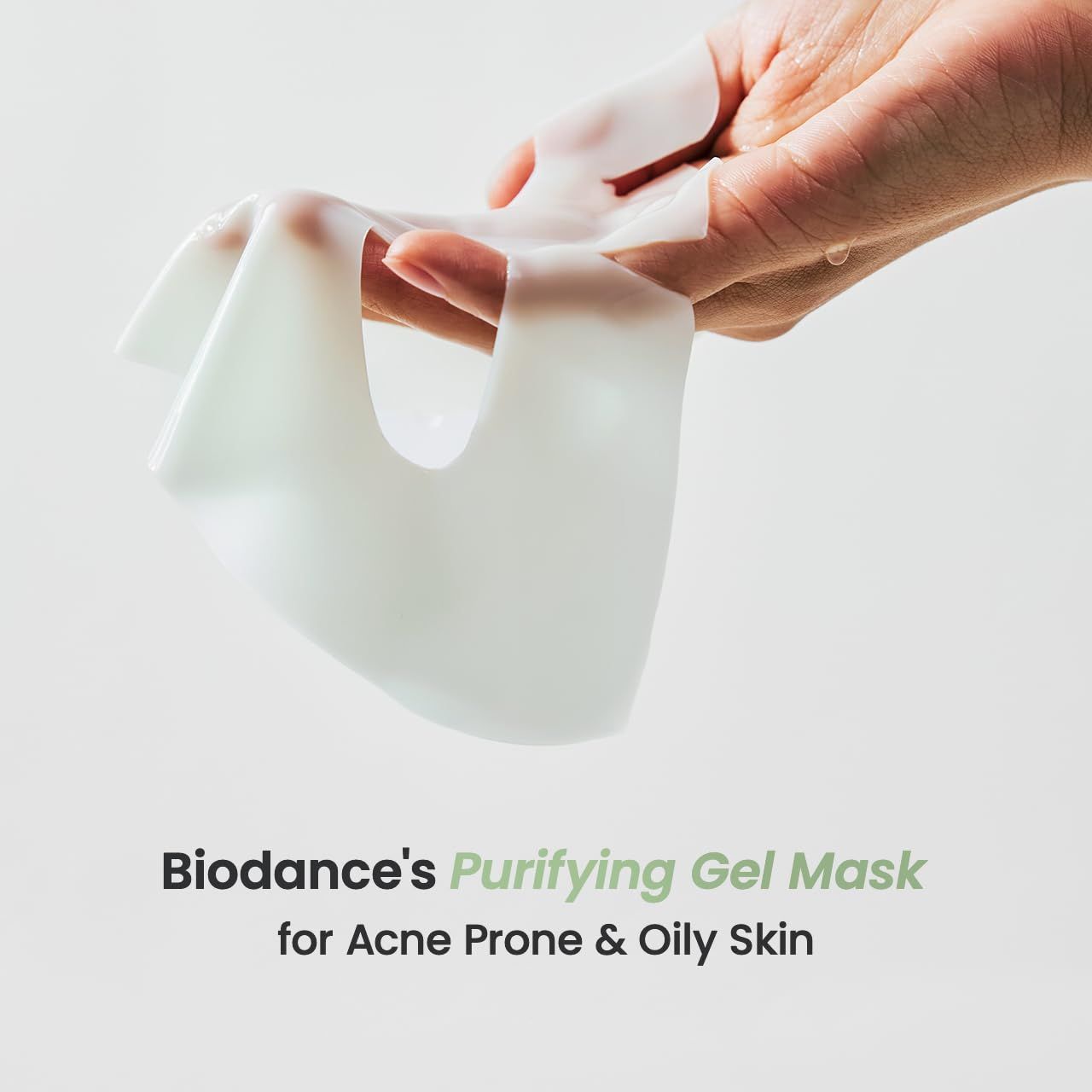Eine Hand hält eine transparente Gesichtsmaske. Text: Biodance's Purifying Gel Mask for Acne Prone & Oily Skin.