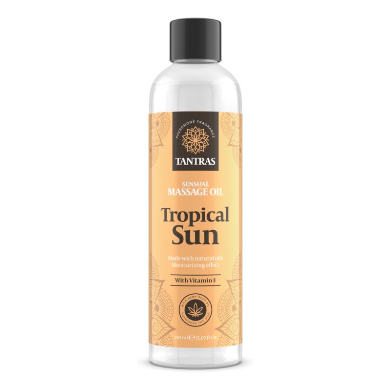Klare Flasche mit schwarzem Deckel. Aufkleber mit "Tantras Sensual Massage Oil Tropical Sun" und Logo.