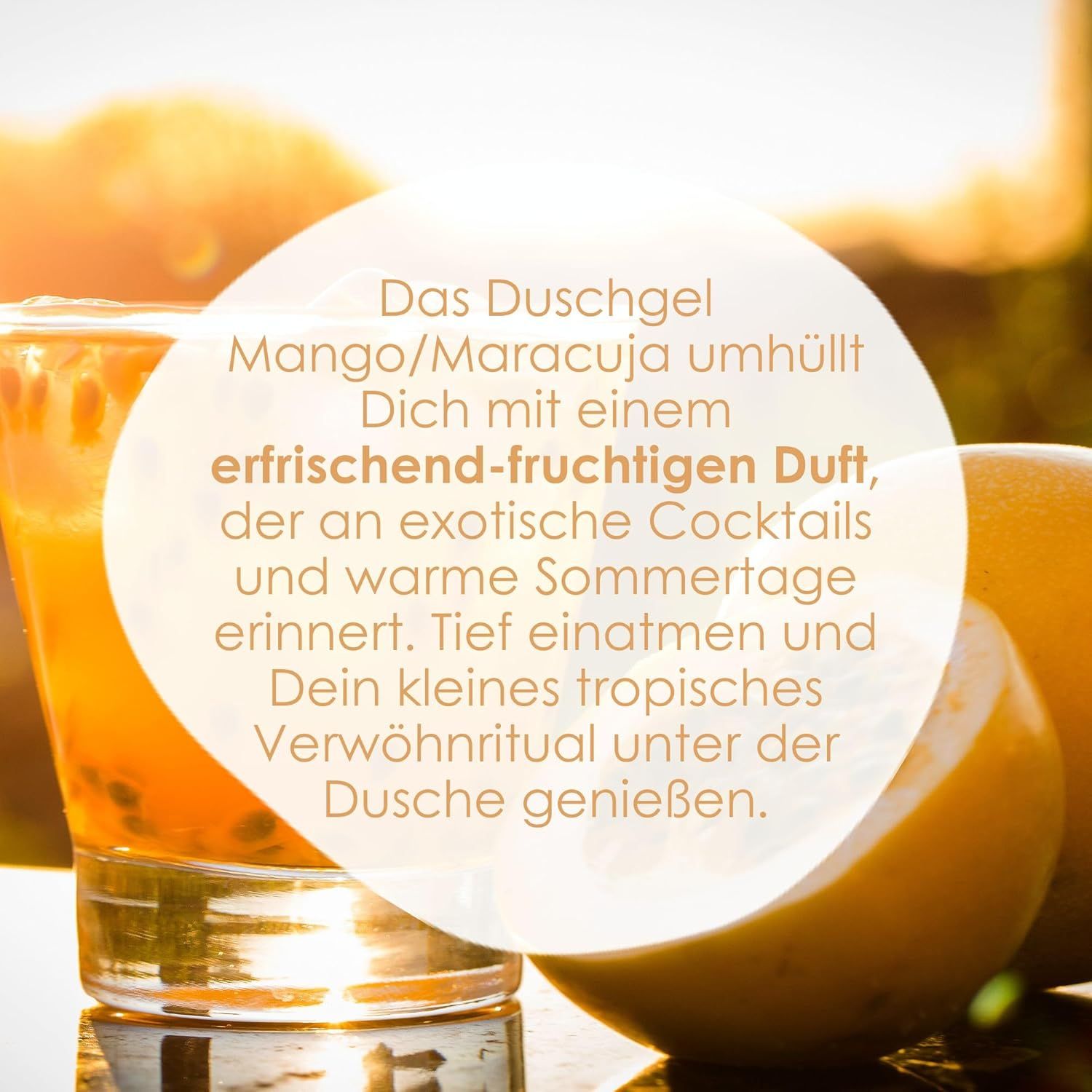 Glas mit Mango-Maracuja-Saft. Daneben Mango- und Maracuja-Hälften. Text: Duschgel Mango/Maracuja umhüllt dich mit einem erfrischend-fruchtigen Duft.