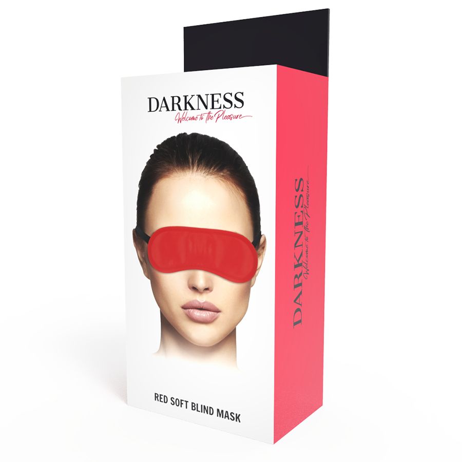 Verpackung mit roter Augenmaske. Produktname und Beschreibung. Gesicht einer Frau.