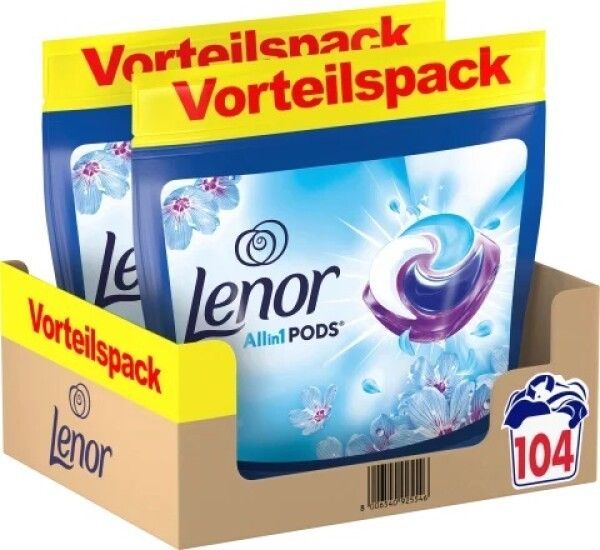 Zwei Lenor Allin1 PODS® Packungen im Karton. Gelbe Aufschrift "Vorteilspack". Blaue Beutel mit Produktabbildung und Lenor Logo. 104 Waschladungen.