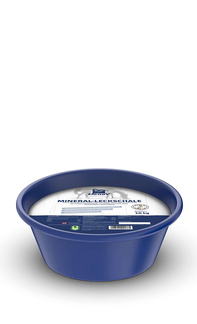 Blaue, runde Mineral-Leckschale. Aufschrift: Derby, Mineral-Leckschale, 10 kg. Mit Produktinformationen auf dem Etikett.