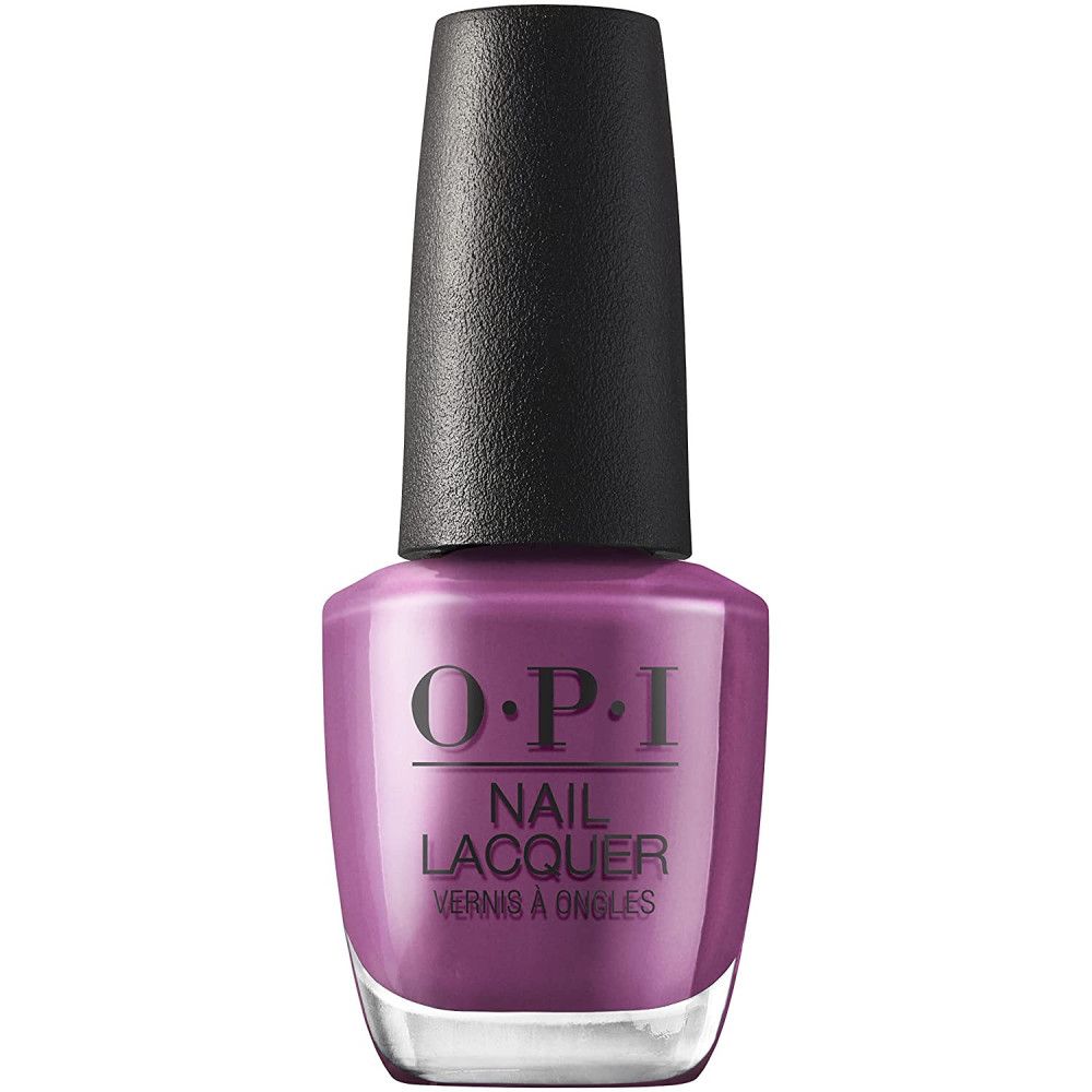 OPI Nagellacke Flasche. Lila Lack, schwarzer Deckel. Aufschrift: O.P.I. Nail Lacquer. Klare Glasflasche.