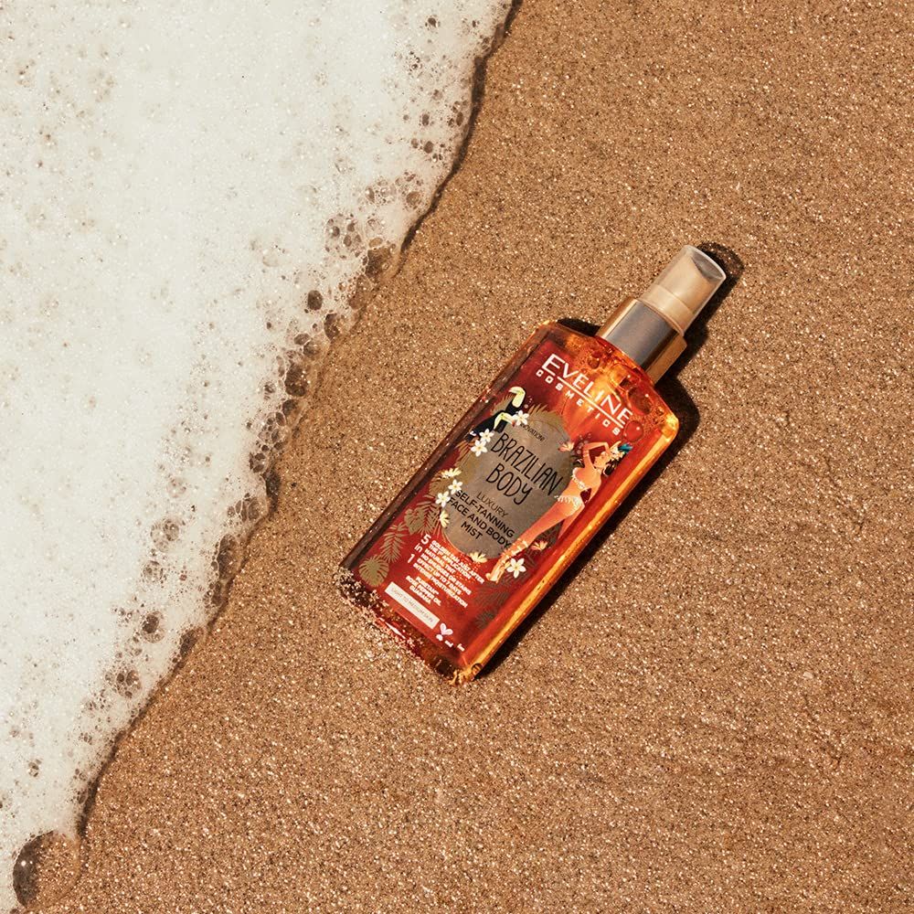 EVELINE COSMETICS Brazilian Body Selbstbräunungsspray auf Sand, am Strand. Wellen am Rand.
