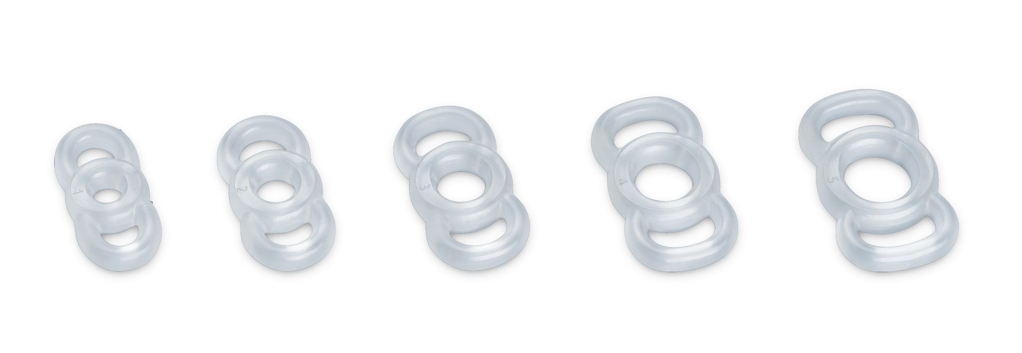 Fünf transparente, ringförmige Produkte. Jedes besteht aus drei verbundenen Ringen.