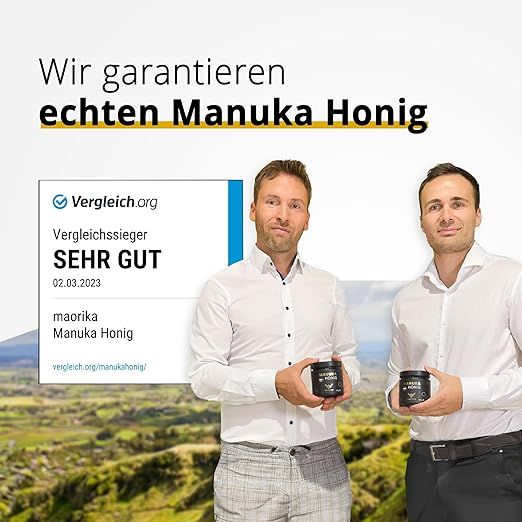 Zwei Männer halten Honiggläser. Text: Wir garantieren echten Manuka Honig. Auszeichnung: SEHR GUT.