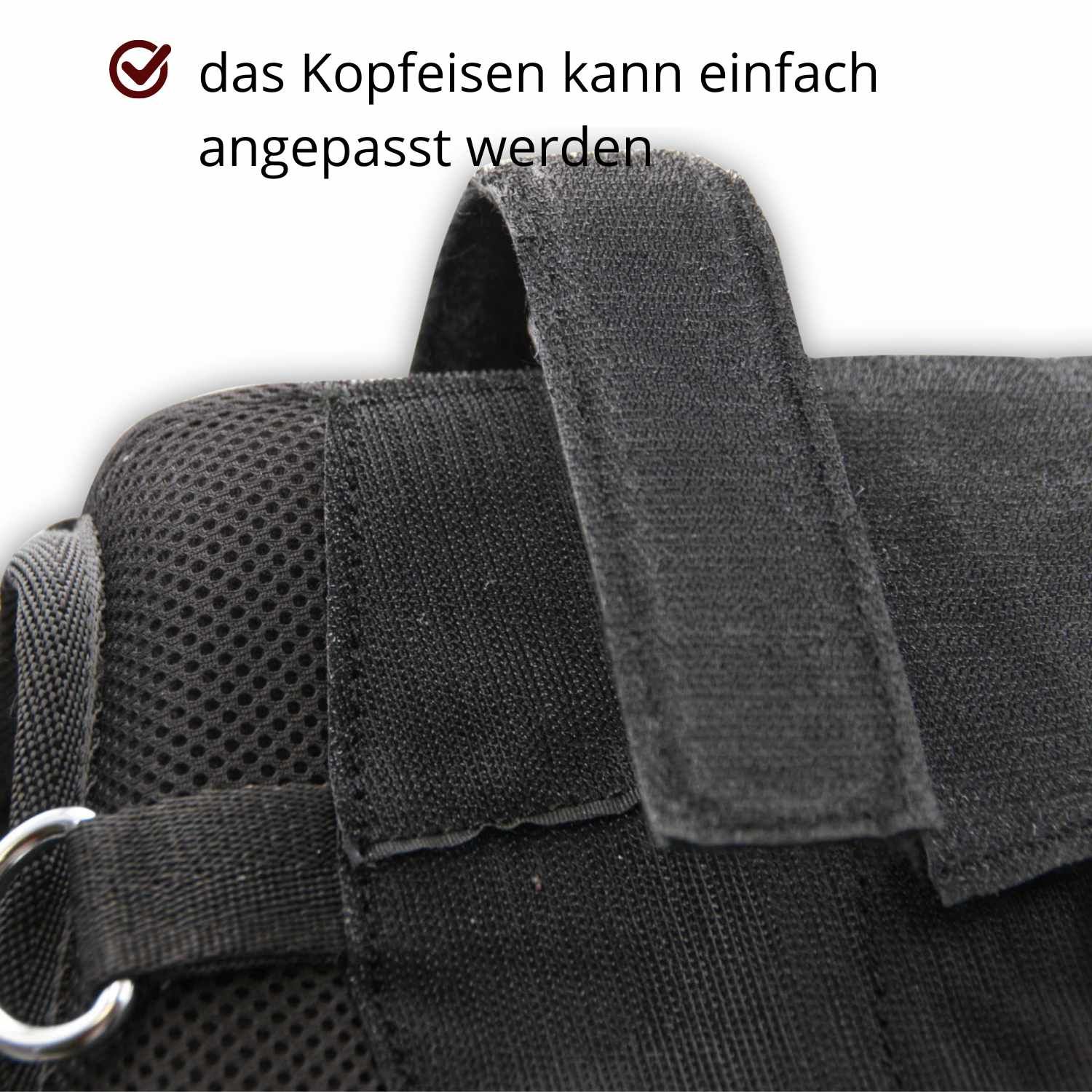 Nahaufnahme des Sattels mit Klettverschluss. Text: 'das Kopfeisen kann einfach angepasst werden'.