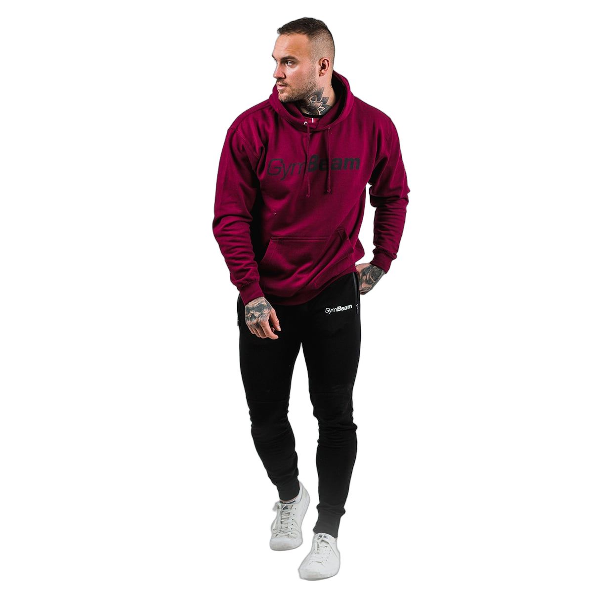 Burgunderroter Kapuzenpullover mit schwarzem Logo-Print auf der Brust und langen Ärmeln.
