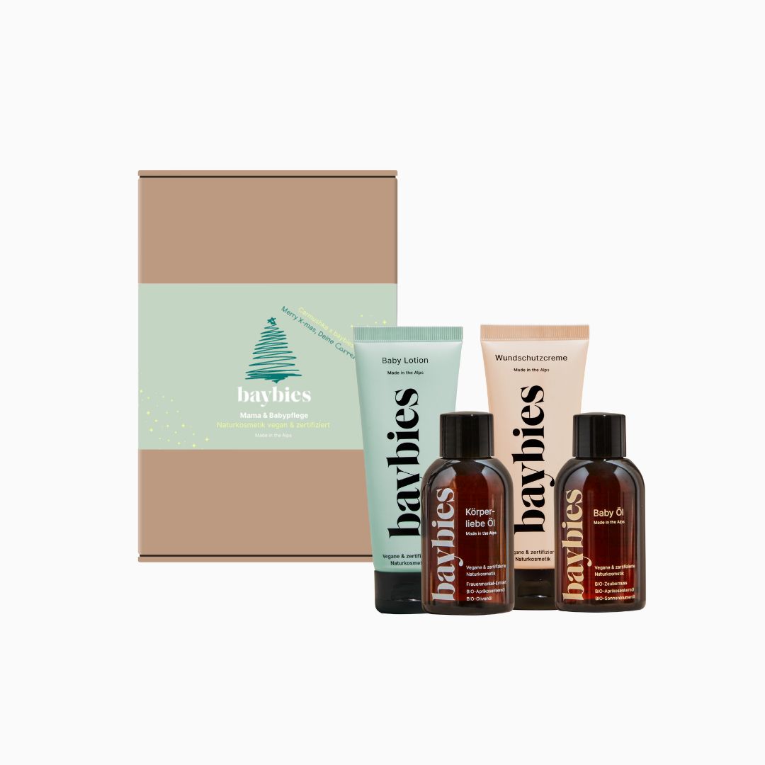 Geschenkset mit Babyprodukten. Enthält Lotion, Creme und Öl in Flaschen und Tuben. Verpackt in einer braunen Box mit grünem Band.