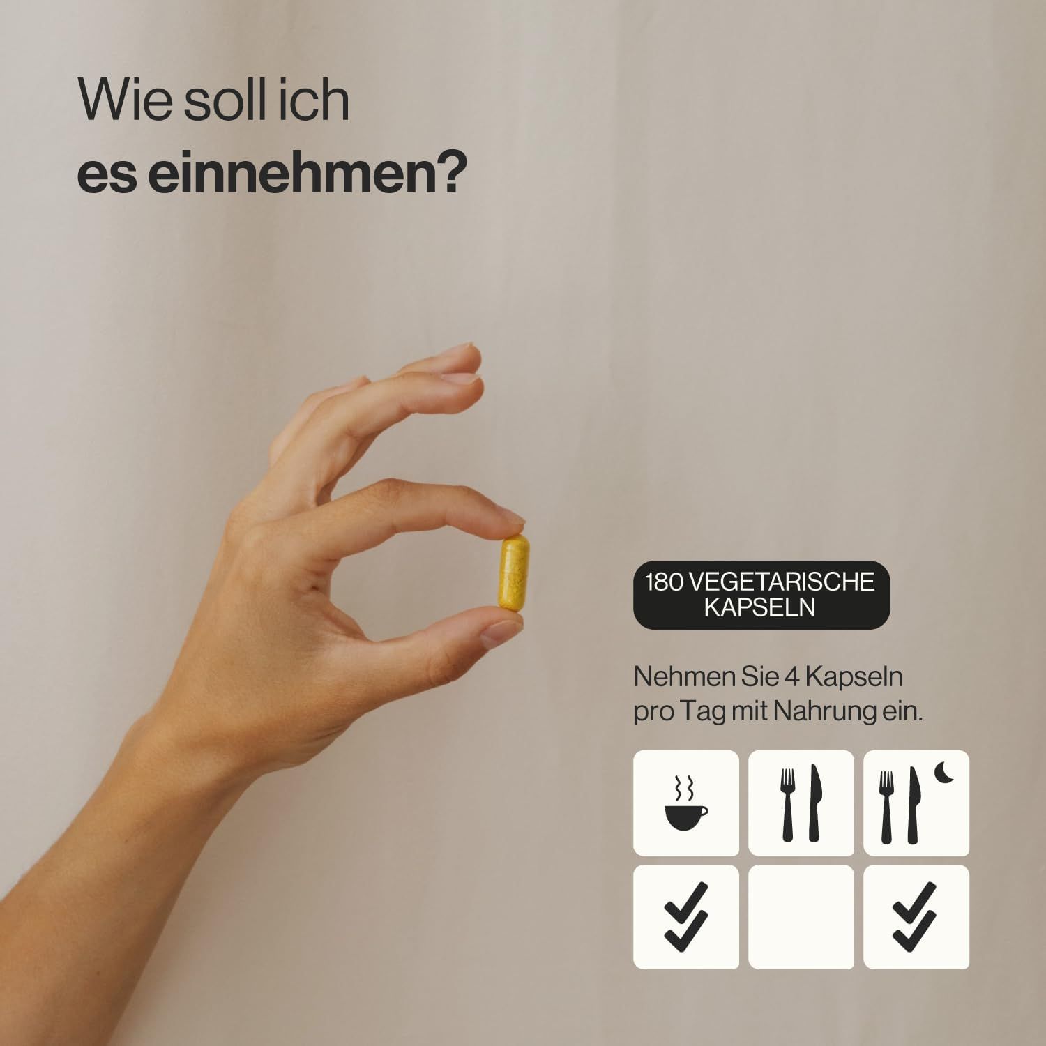 Hand hält eine gelbe Kapsel. Text: 180 vegetarische Kapseln. Einnahme: 4 Kapseln pro Tag mit Nahrung. Symbole: Tasse, Gabel, Messer, Mond, Häkchen.