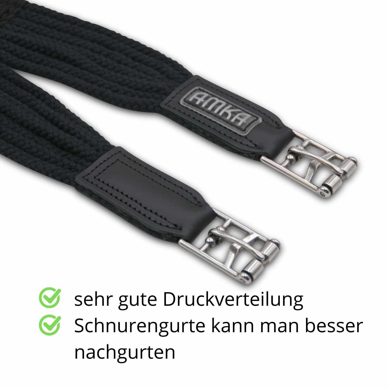 Schwarzer Schnurengurt mit AMKA-Logo. Lederbesatz und Metallschnallen. Text: sehr gute Druckverteilung, Schnurengurte kann man besser nachgurten.