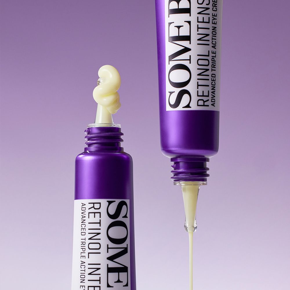 SOMEBYMI Retinol Intense Eye Cream Tube mit Produktprobe und Ausgießen.