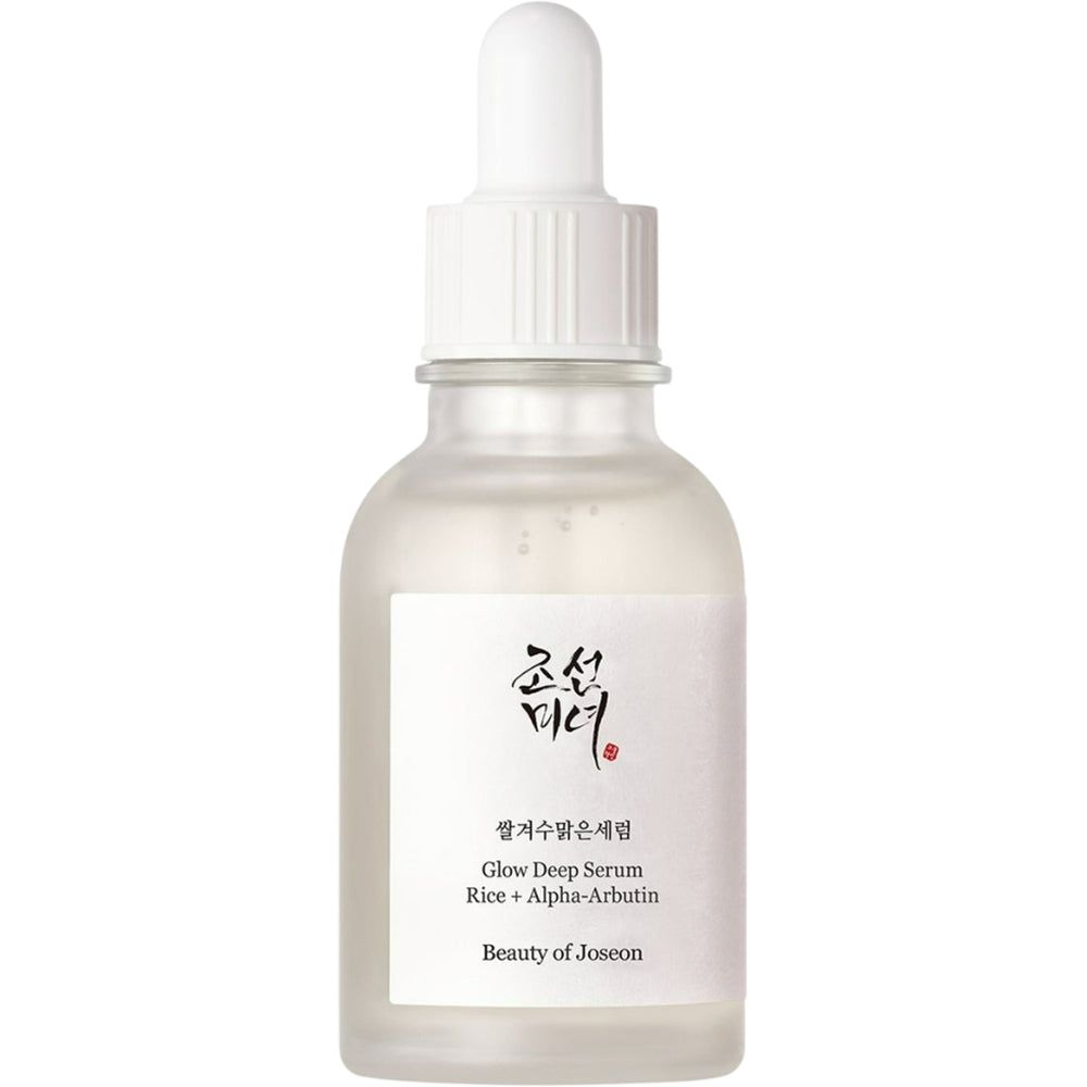 Serumflasche mit weißem Etikett. Beschriftung: Glow Deep Serum, Rice + Alpha-Arbutin. Marke: Beauty of Joseon. Mit Pipette.