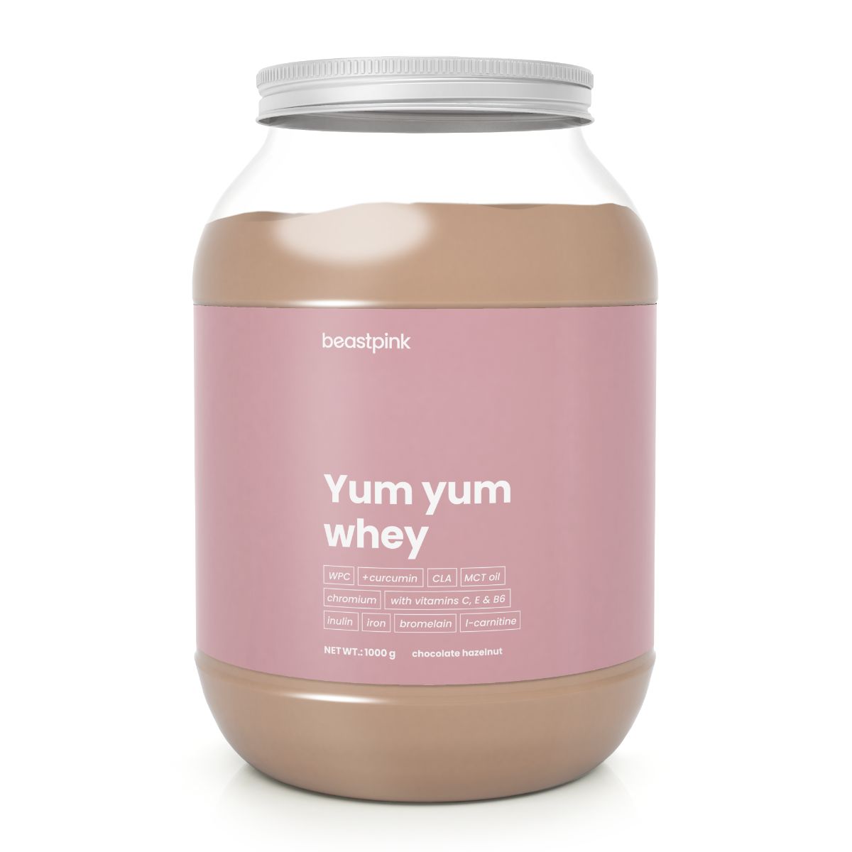 Großer Behälter mit braunem Molkenpulver und rosa Etikett mit der Aufschrift "Yum yum whey".