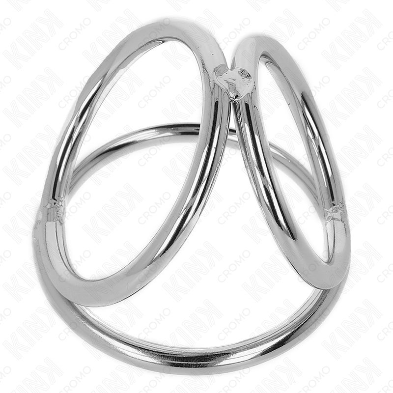 Dreifacher Penisring aus Chrom-Metall. Drei Ringe bilden eine Struktur. Kink-Logo im Hintergrund.