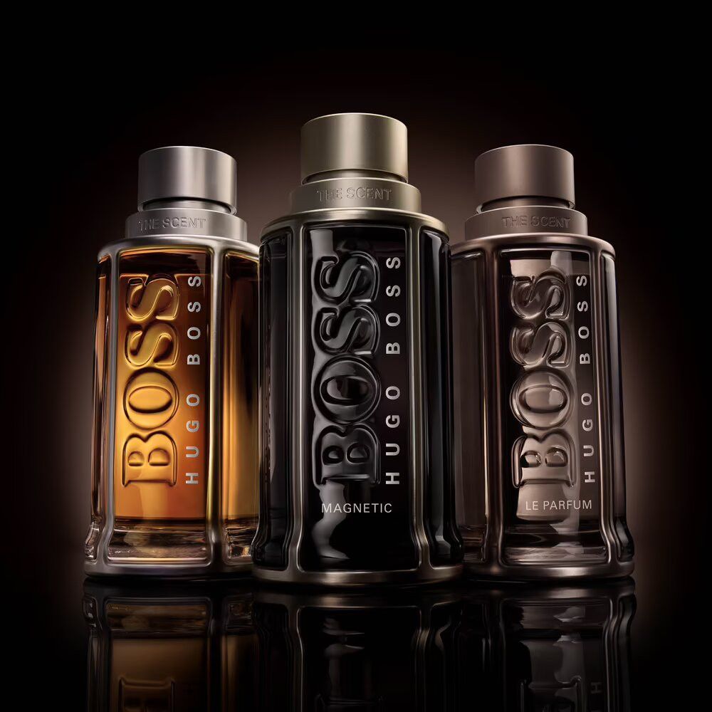 Drei Hugo Boss Flakons. Verschiedene Düfte, darunter BOSS, Magnetic und Le Parfum. Alle mit silbernen Deckeln.