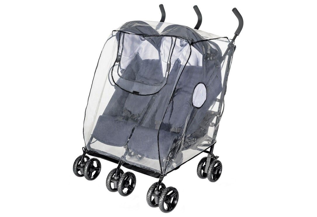 Doppelkinderwagen mit transparentem Regenschutz. Schwarze Räder und Gestell. Der Regenschutz bedeckt den gesamten Wagen.
