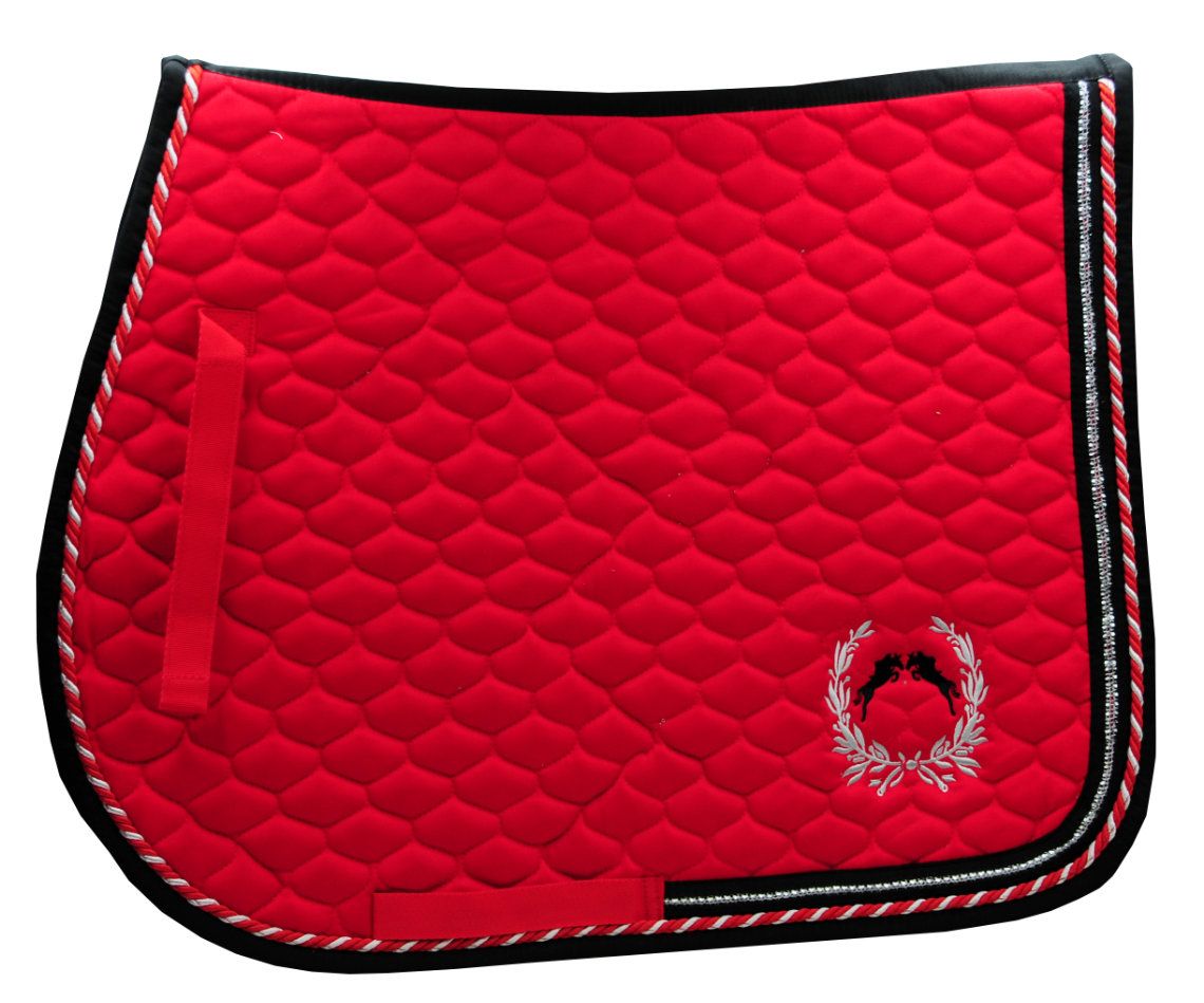 Rote Sattelunterlage mit Steppung, Zierkante mit Glitzersteinen und Stickerei. Schwarze Einfassung.