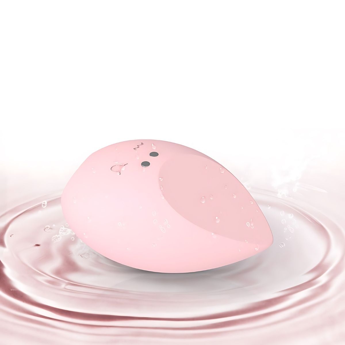 Rosa Vibrator in Tropfenform. Rosa, mit zwei Knöpfen und einem wellenförmigen und einem bogenförmigen Design. Liegt in Wasser.