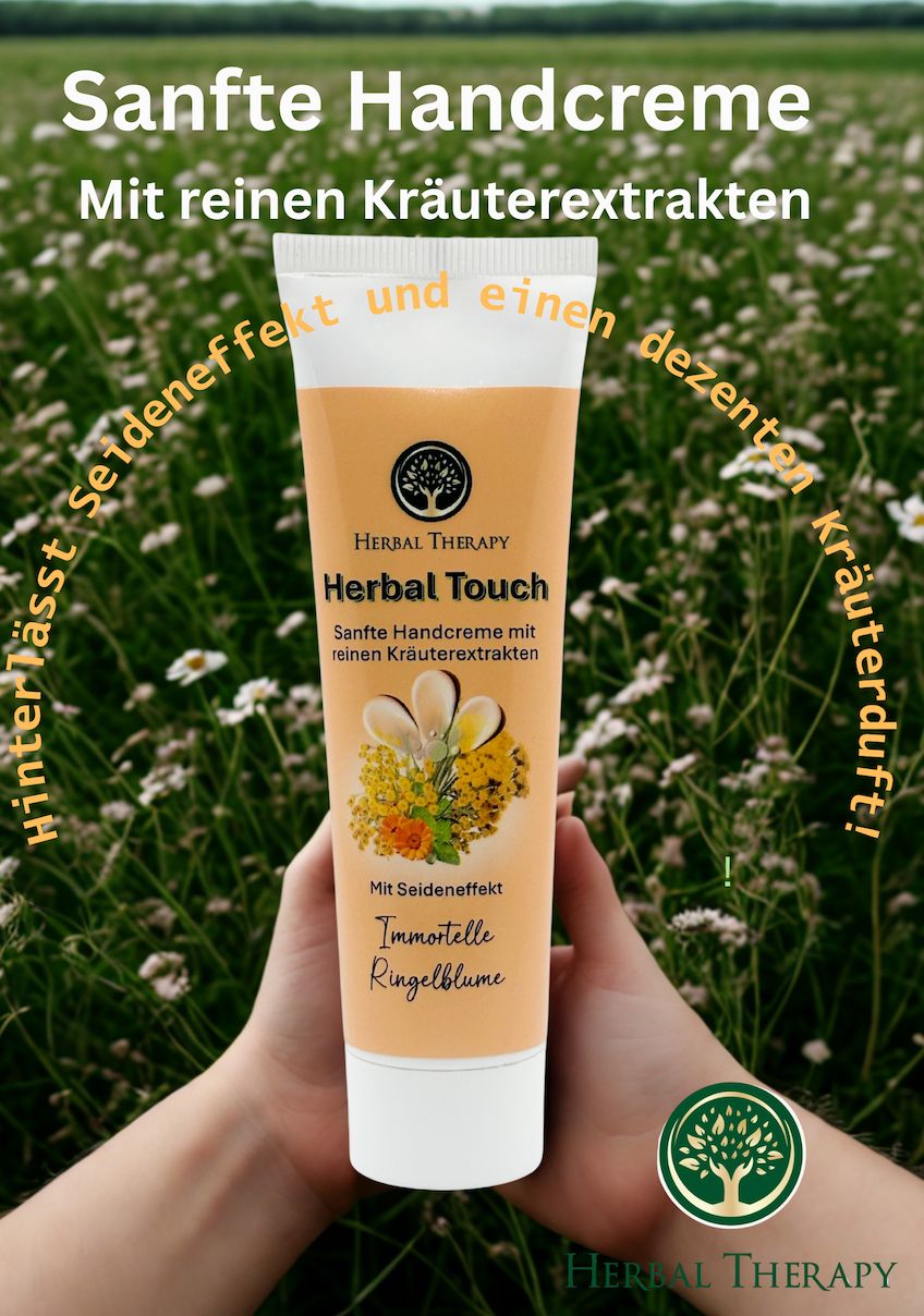 Hände halten eine Creme-Tube. Text: Herbal Therapy, Herbal Touch, Sanfte Handcreme mit Kräuterextrakten. Hintergrund: Blumenwiese.