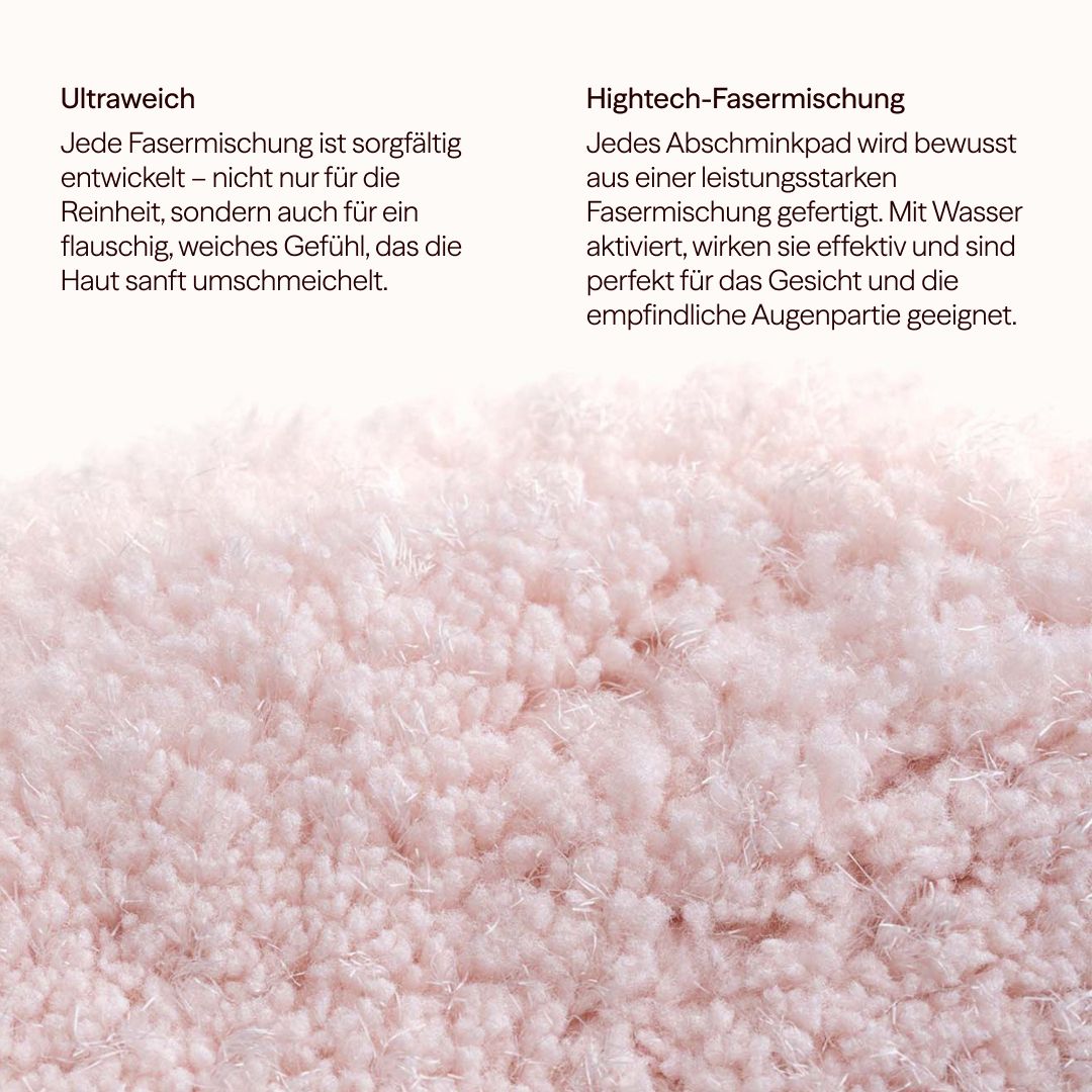 Nahaufnahme eines rosa Abschminkpads. Text: Ultraweich, Hightech-Fasermischung.