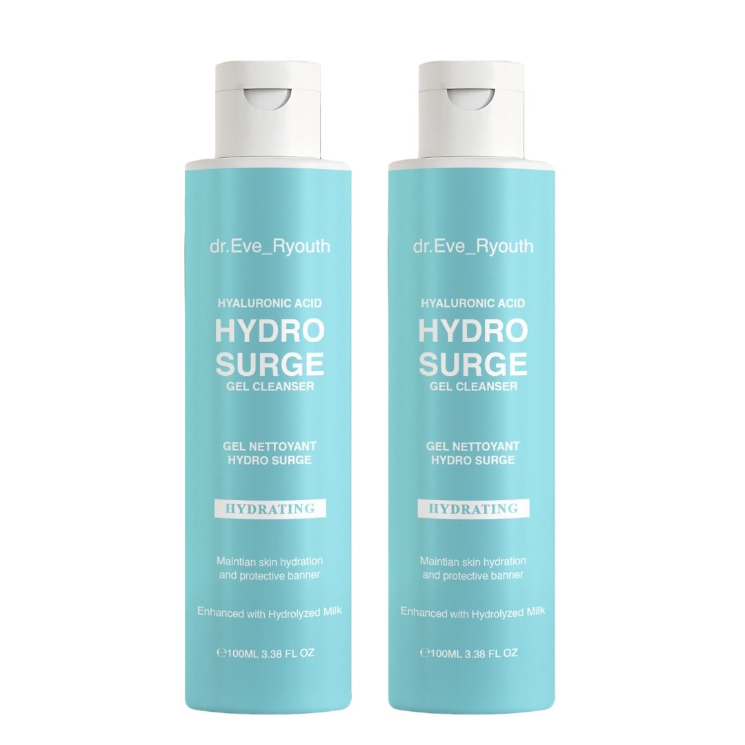 Zwei Flaschen Dr. Eve_Ryouth Hydro Surge Gel Cleanser. Hellblaue Flaschen mit weißem Deckel. Text: Hyaluronsäure, Hydratation.