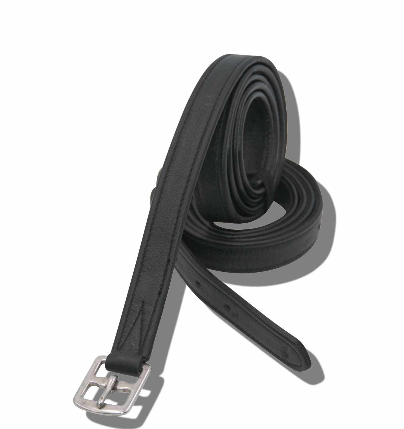 Schwarzer Steigbügelriemen aus Leder mit Edelstahlschnalle. Aufgerollt auf weißem Hintergrund.