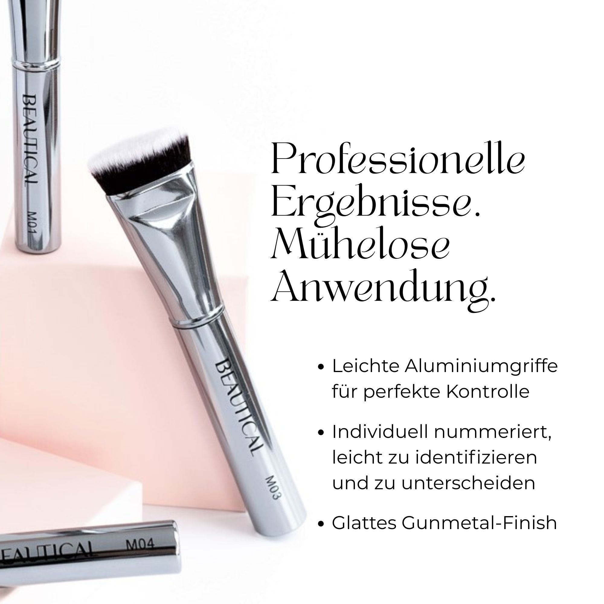 Pinsel mit silbernem Griff. Die Marke BEAUTICAL ist sichtbar. Auf rosa Hintergrund.