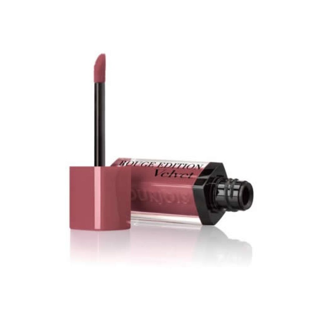 Flüssiger matter Lippenstift, Fläschchen liegt, Applikator daneben, mattes, rosafarbenes Finish.
