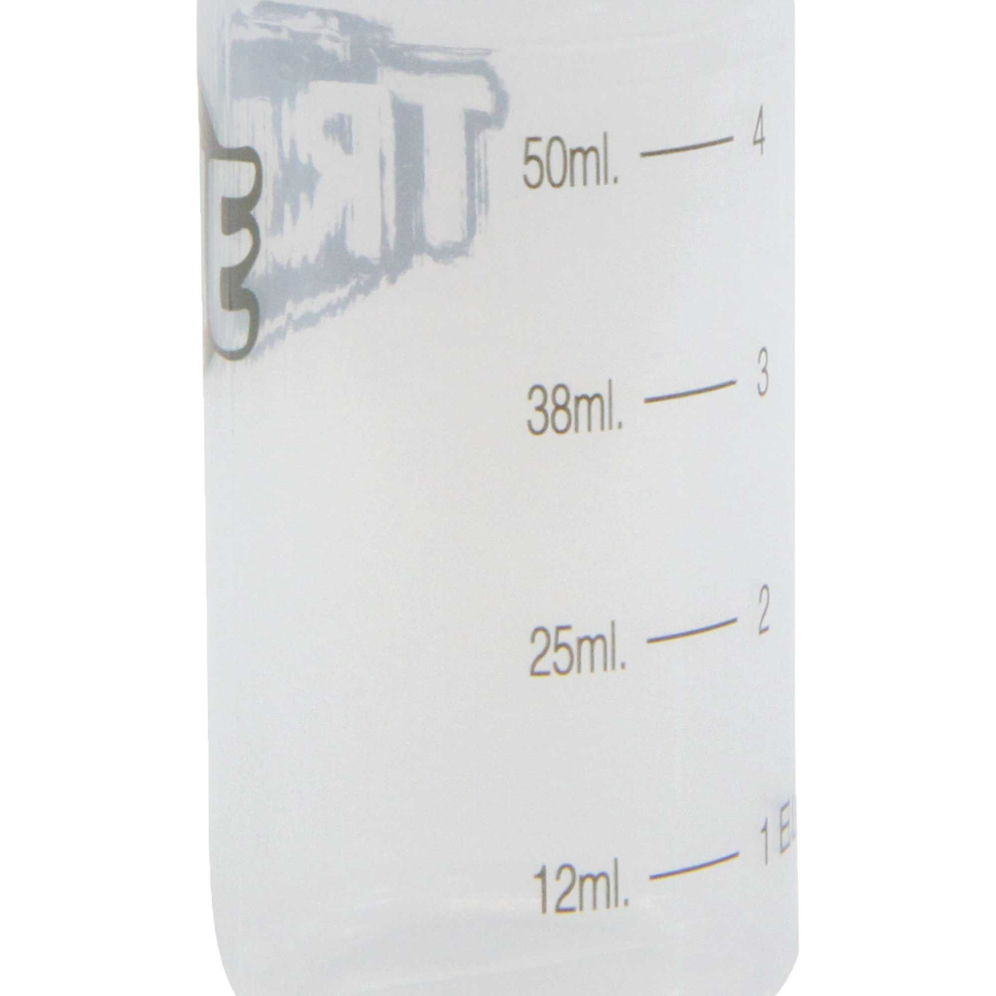 Nahaufnahme der Messskala einer transparenten Flasche. Markierungen für 12ml, 25ml, 38ml und 50ml.