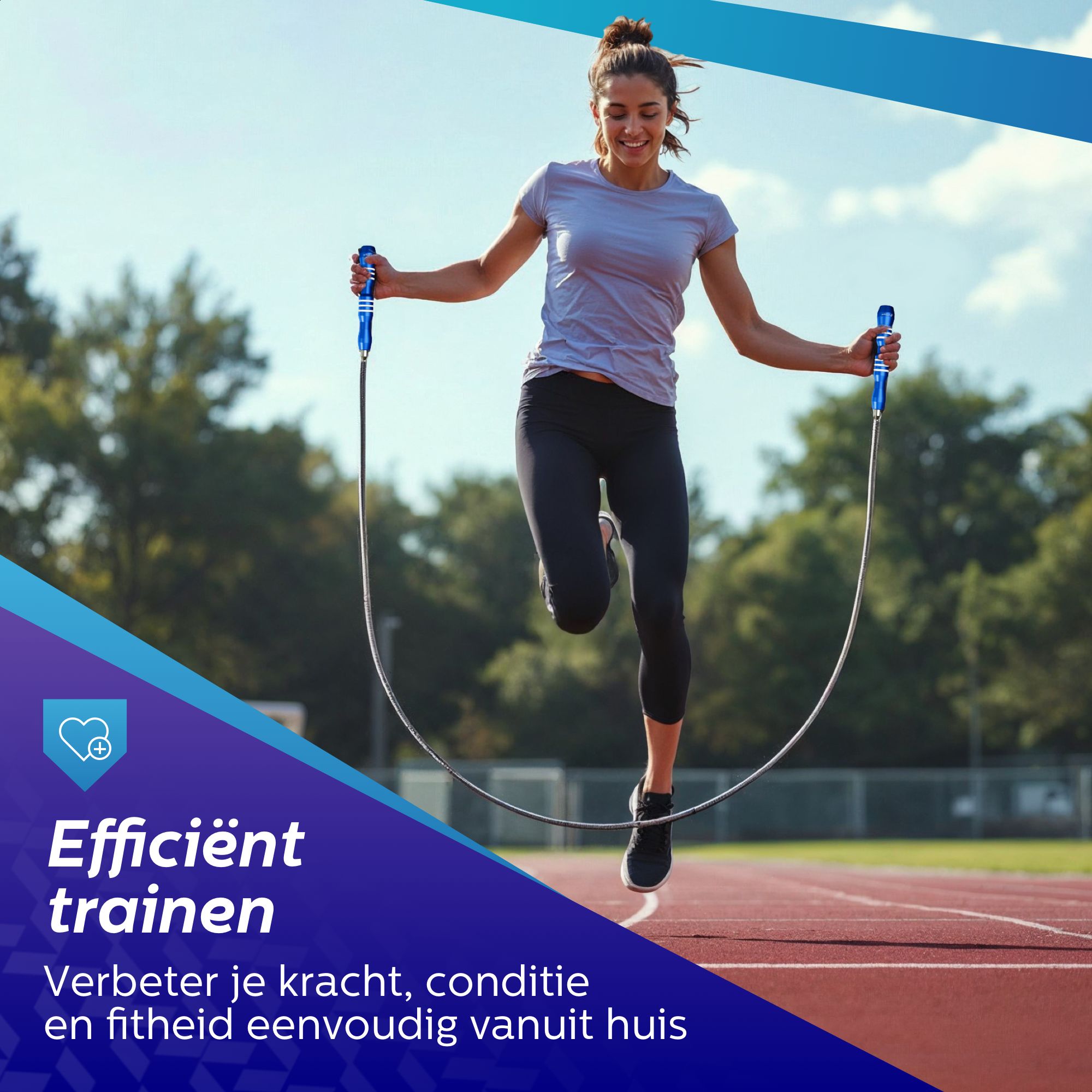 Frau springt mit blauem Springseil auf Laufbahn. VITALIC-Logo. Text: Effizientes Trainieren.