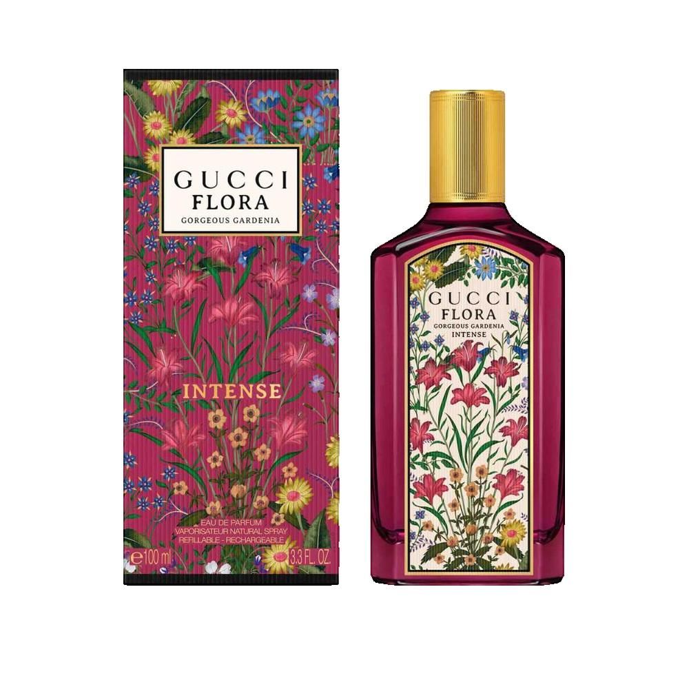 Gucci Flora Gardenia Intense Eau de Parfum und Verpackung. Roter Flakon und Schachtel mit floralem Muster und Produktnamen.