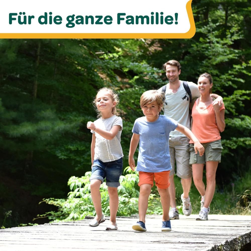 Familie geht auf einer Brücke spazieren. Text: Für die ganze Familie!