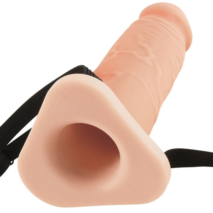 Beigefarbene Penishülle mit schwarzem Gurtband. Dreieckige Öffnung am Ansatz.