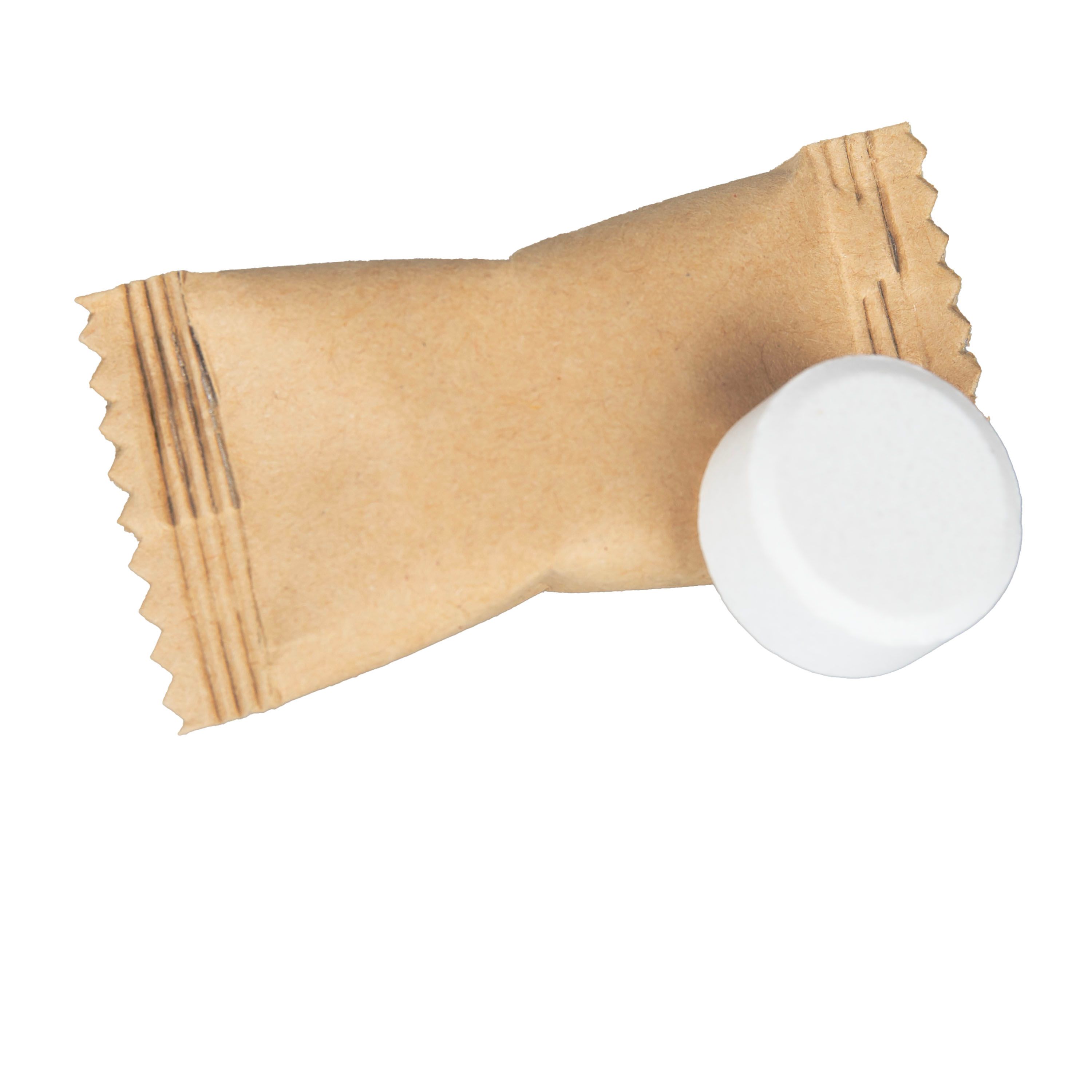 Tablette neben brauner Papierverpackung. Runde, weiße Tablette. Verpackung mit gezackten Rändern.