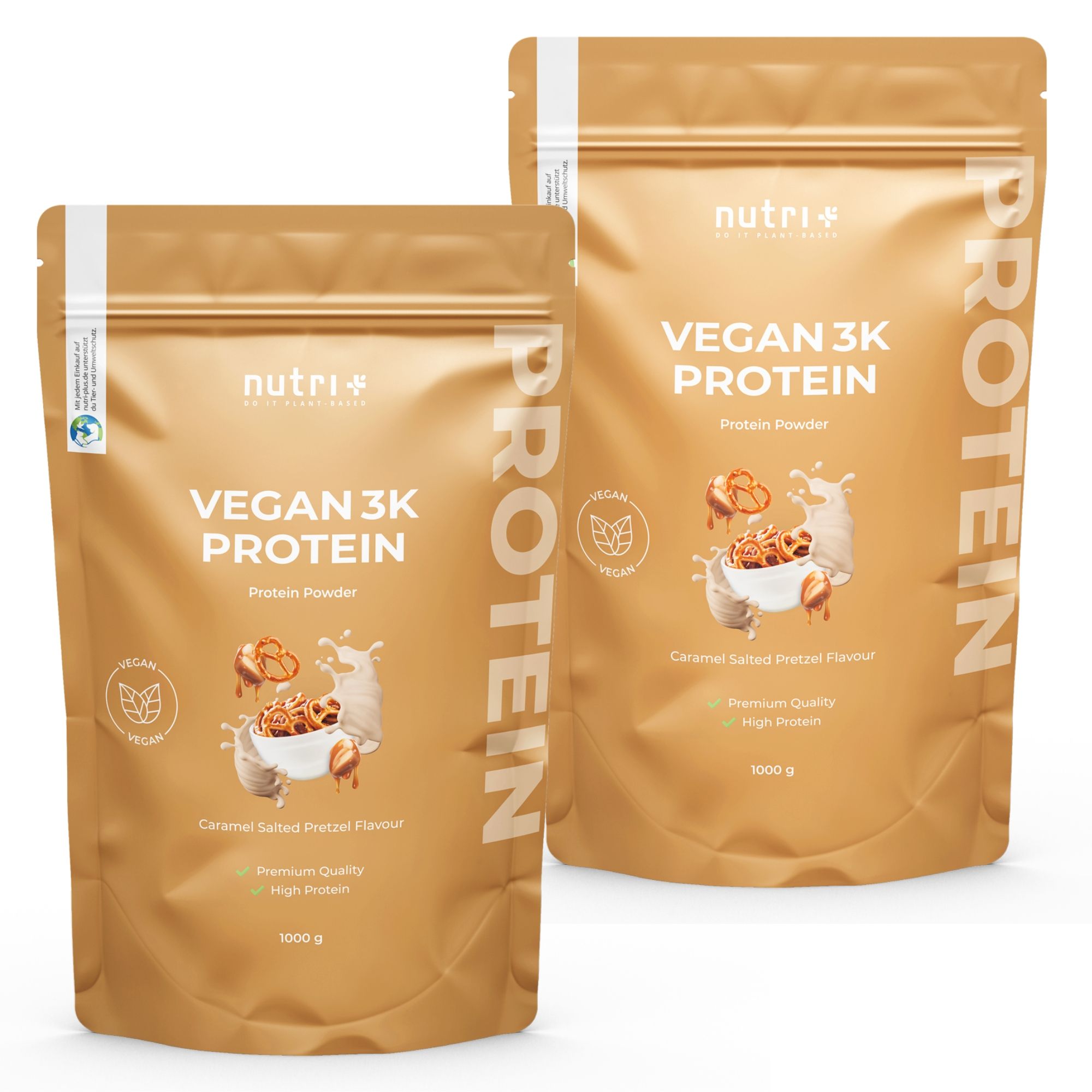 Zwei goldene nutri+ 'VEGAN 3K PROTEIN' Beutel nebeneinander. Einer vorne, einer leicht versetzt dahinter.