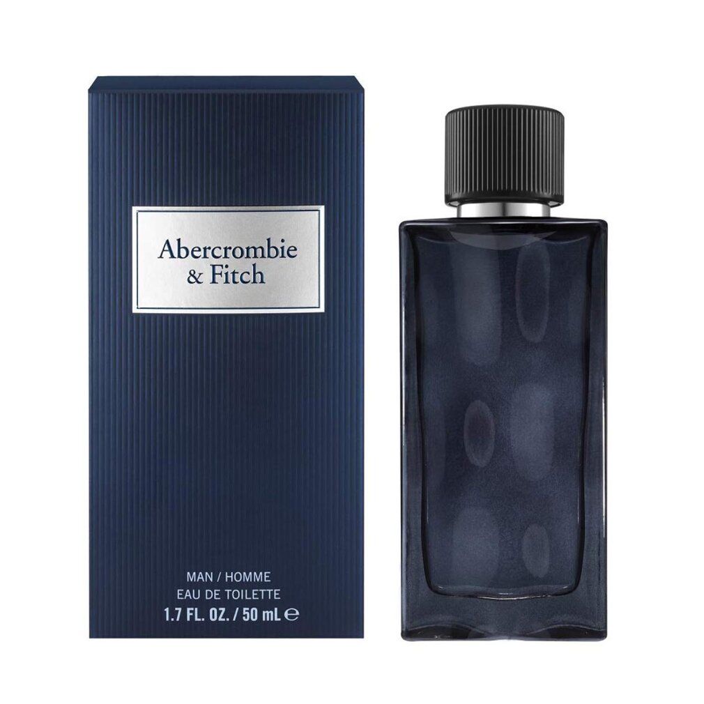Dunkelblaue Flasche und Schachtel. Auf der Schachtel steht "Abercrombie & Fitch". Flasche mit schwarzem Deckel. Text: MAN / HOMME, Eau de Toilette.
