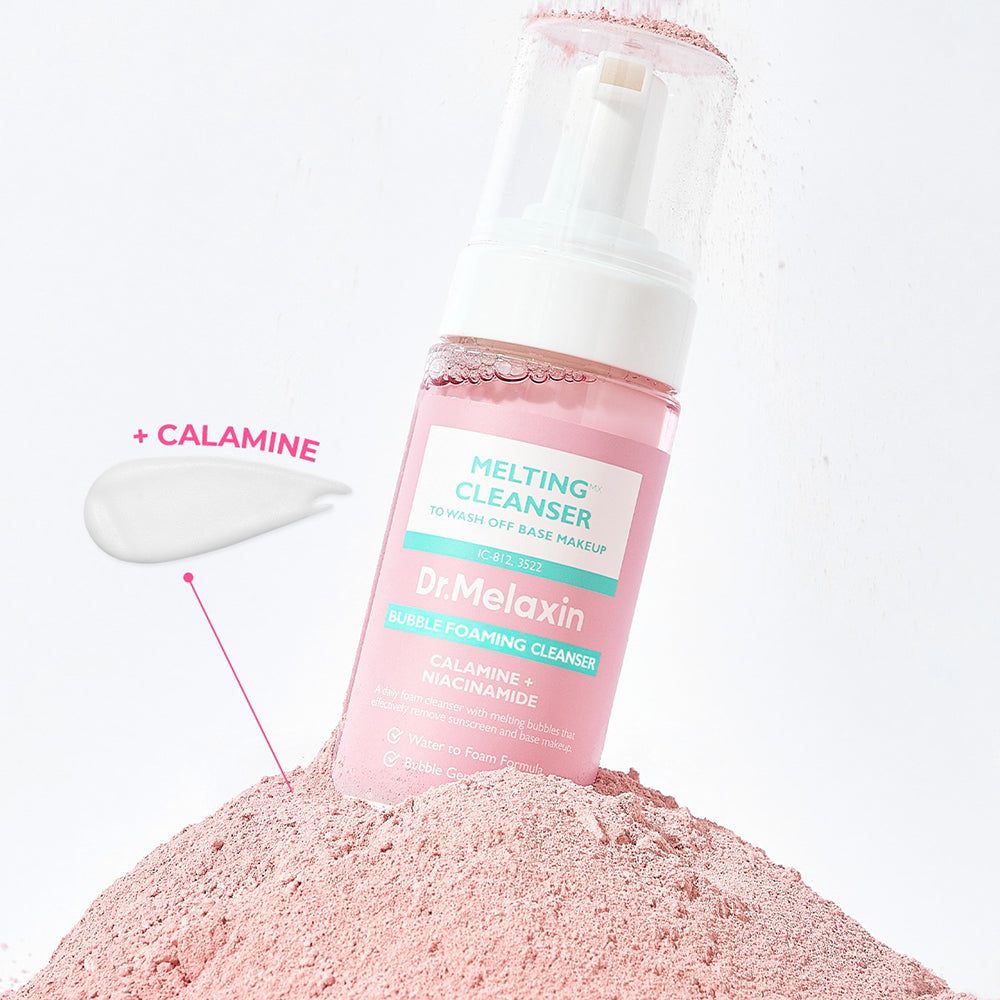 Rosa Flasche mit weißem Pumpkopf. Aufschrift: Dr. Melaxin, Melting Cleanser, Bubble Foaming Cleanser. Calamine-Illustration.