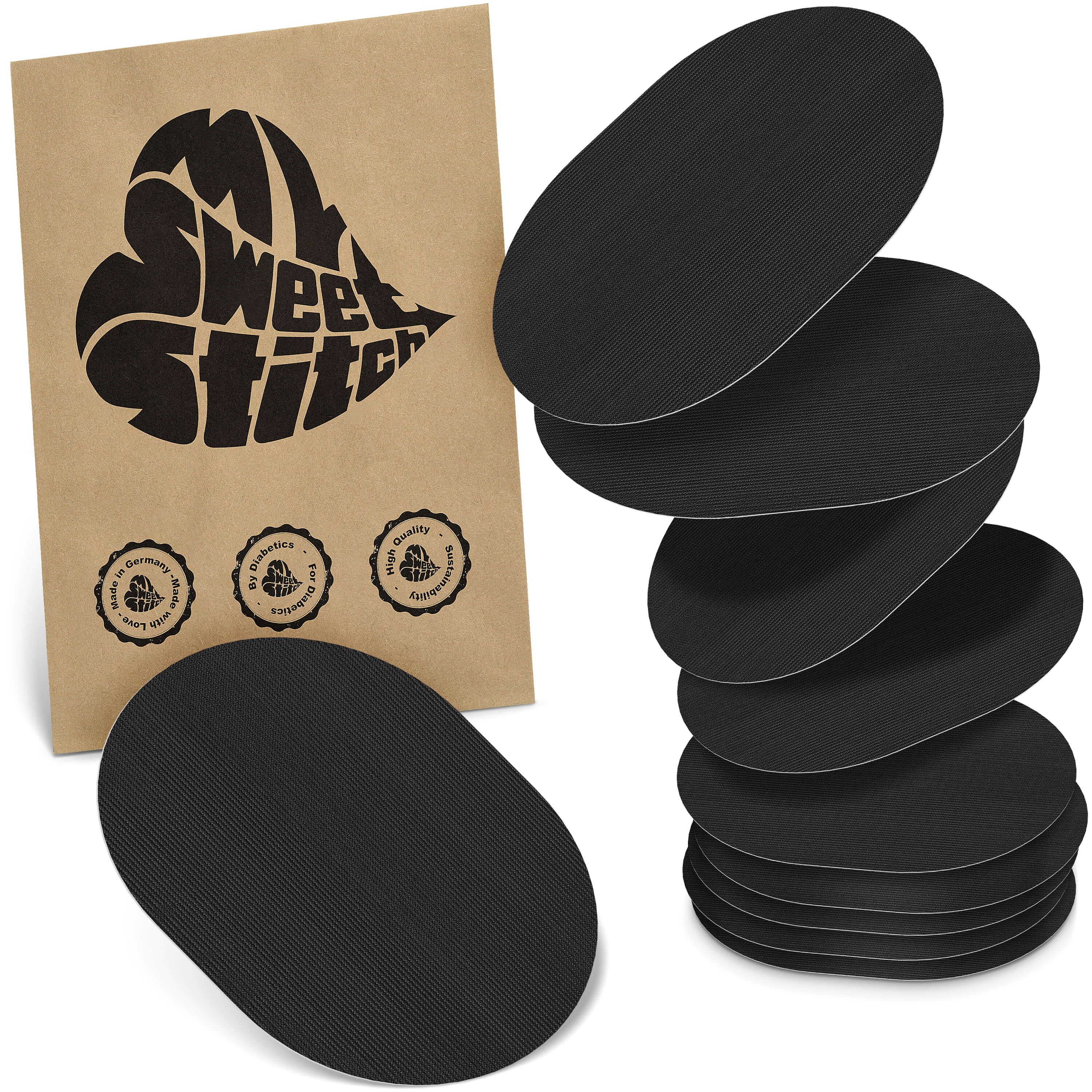 Mehrere schwarze, ovale Pflaster. Verpackung mit Logo "My Sweet Stitch" und Qualitätssiegeln. Pflaster mit geriffelter Oberfläche.