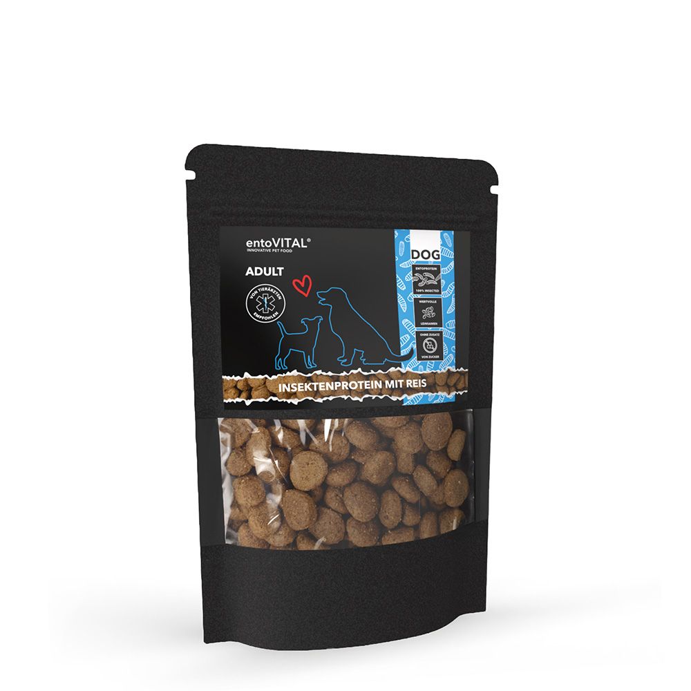 Schwarze Verpackung mit transparentem Fenster. Enthält braune, runde Kroketten. Aufschrift: entoVITAL, ADULT, Insektenprotein mit Reis. Illustrationen von Hunden.