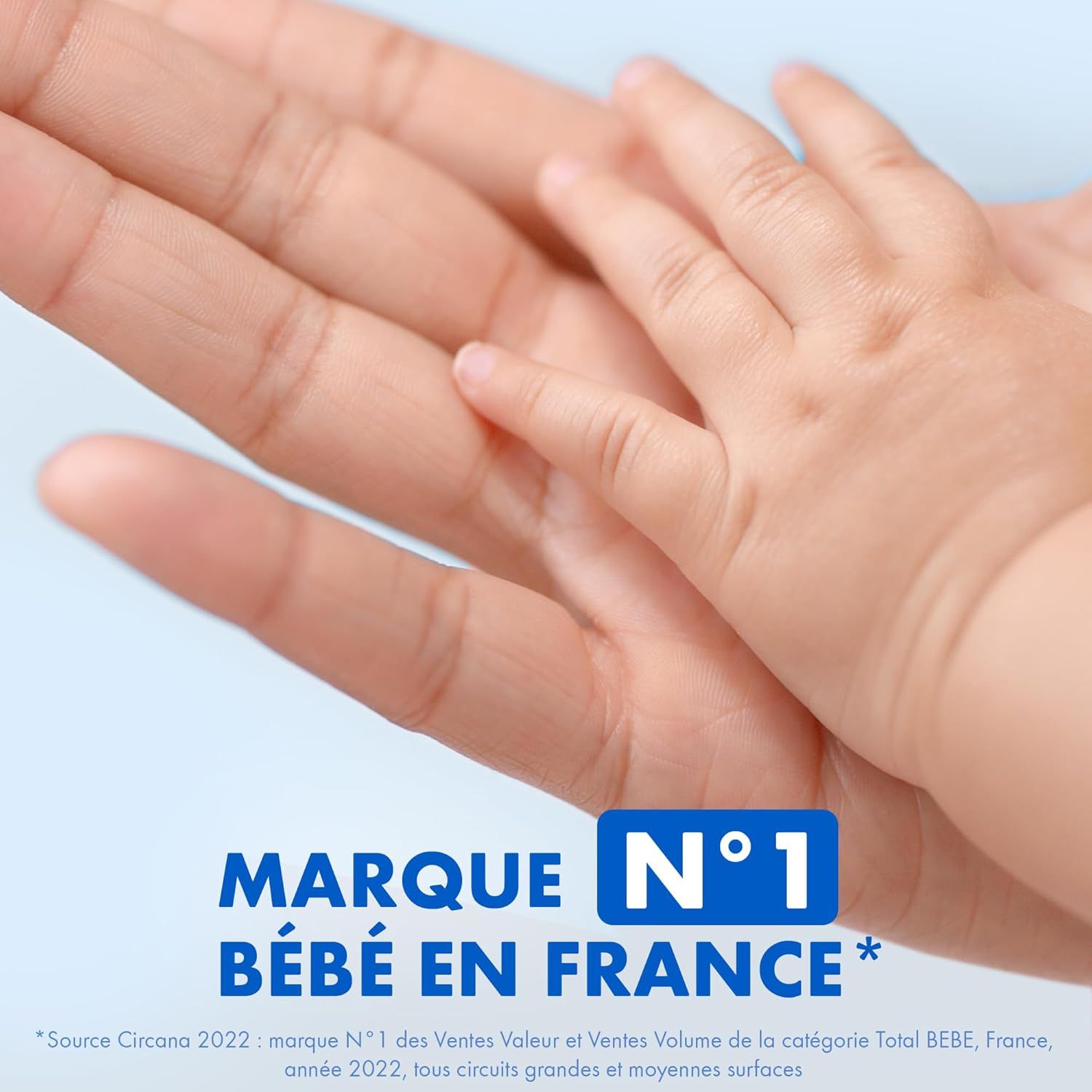 Eine Hand hält eine Babyhand. Text: Marke Nr. 1 Baby in Frankreich.