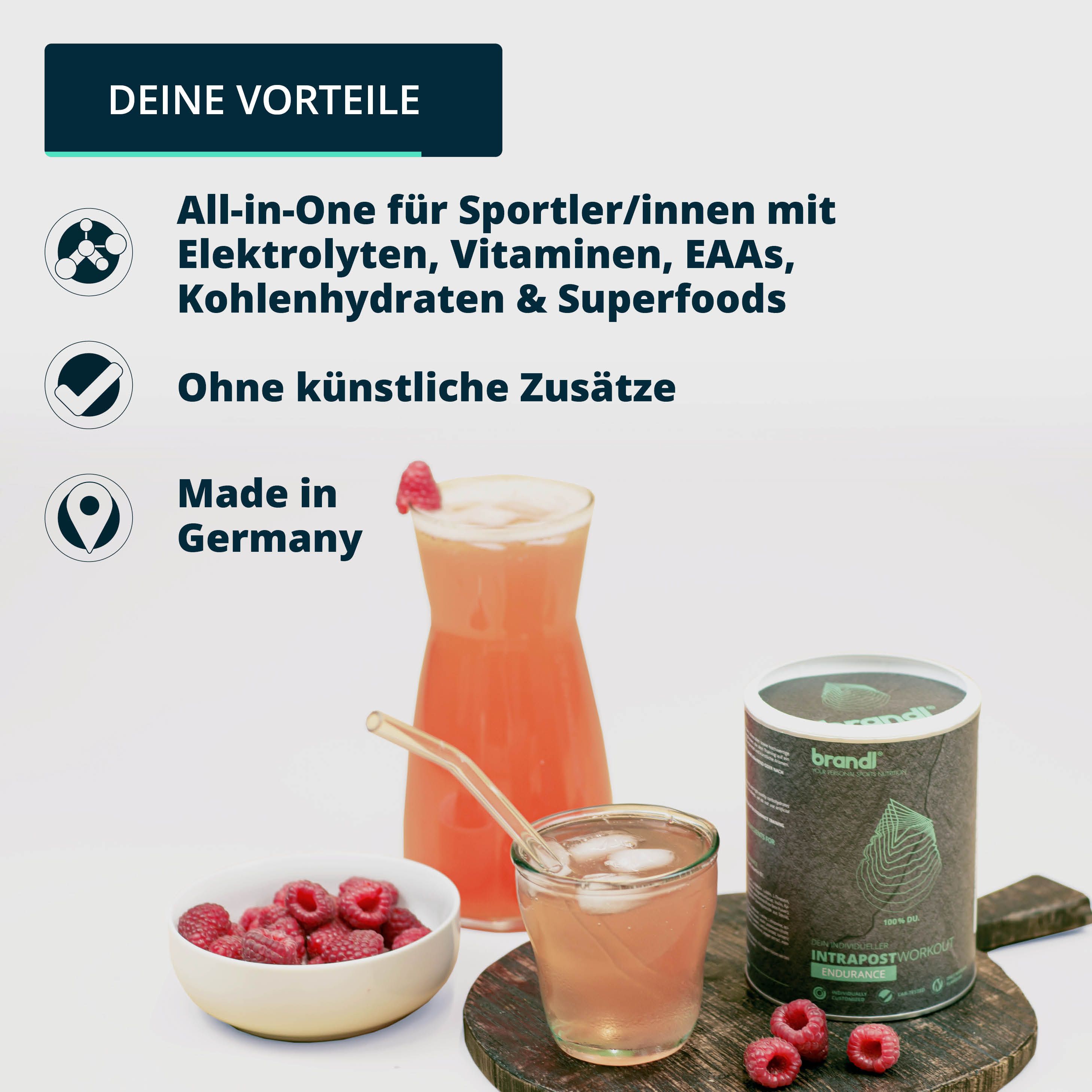 Glas mit Getränk, Himbeeren, Dose brandl Intrapostworkout. Text: All-in-One für Sportler, ohne künstliche Zusätze, Made in Germany.