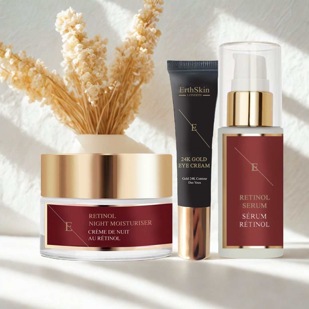 Set aus Nachtcreme, Augencreme und Serum. Auf hellem Hintergrund mit dekorativen Zweigen. Glas- und Tubenbehälter.