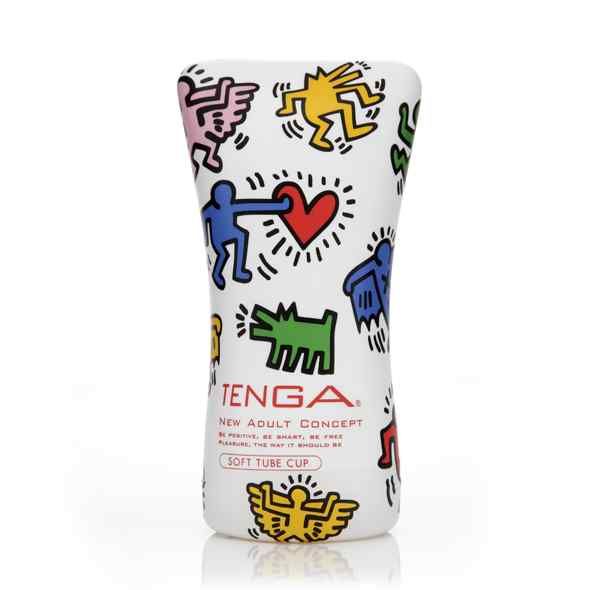 TENGA Soft Tube Cup mit Keith Haring-Design. Weißer Becher mit farbigen Figuren und Logo.